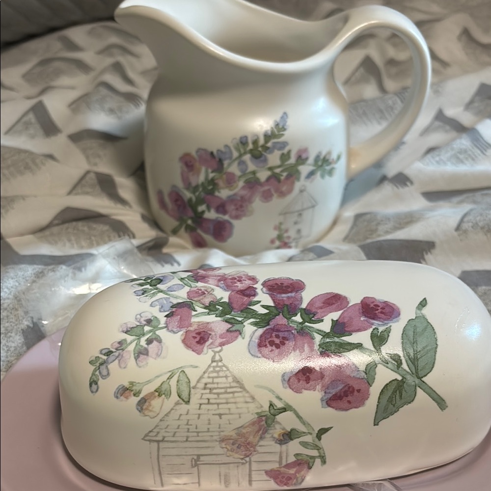 Pfaltzgraff Floral Creamer and lavender butter dish Decor Set